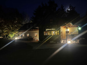 Schlosswirtshaus bei Nacht